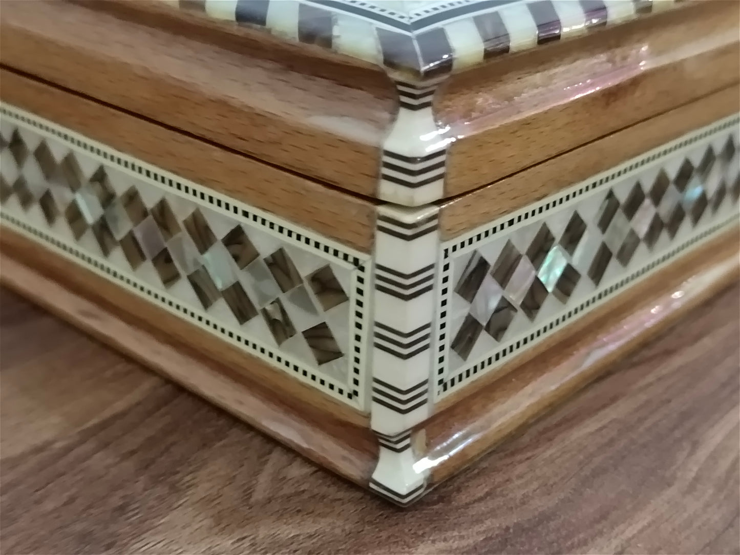 Wood Jewelry Box Inlaid mother of Pearl Egyptian Handmade (8" X 5.2" x 2.8" inch)