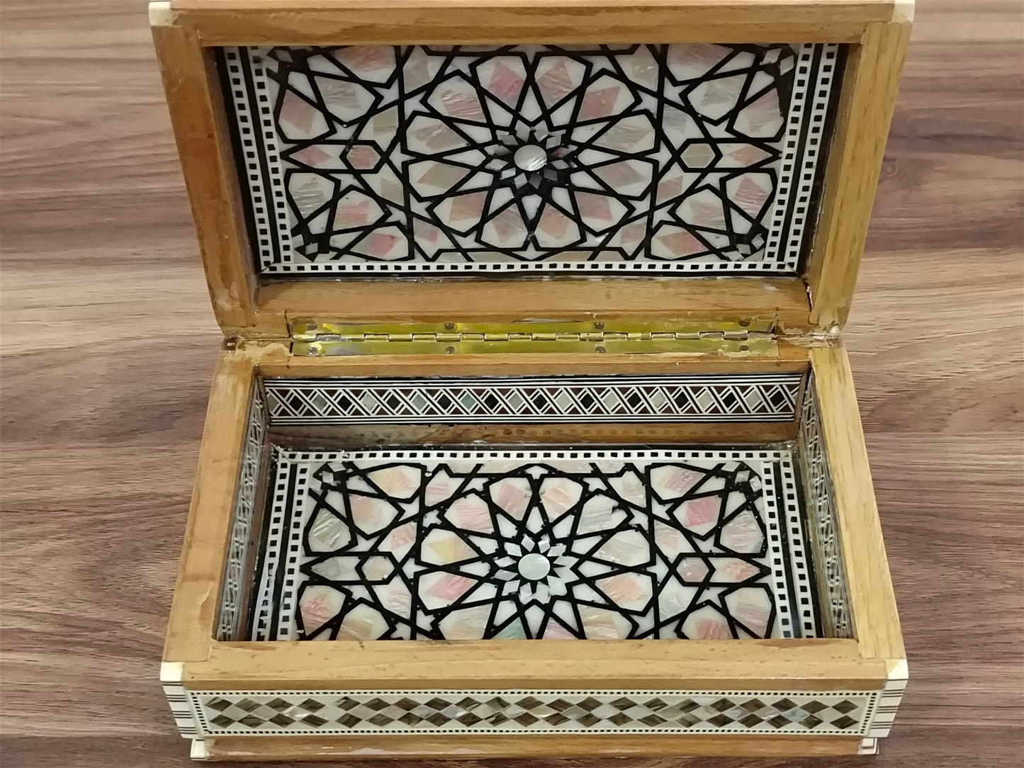 Wood Jewelry Box Inlaid mother of Pearl Egyptian Handmade (8" X 5.2" x 2.8" inch)