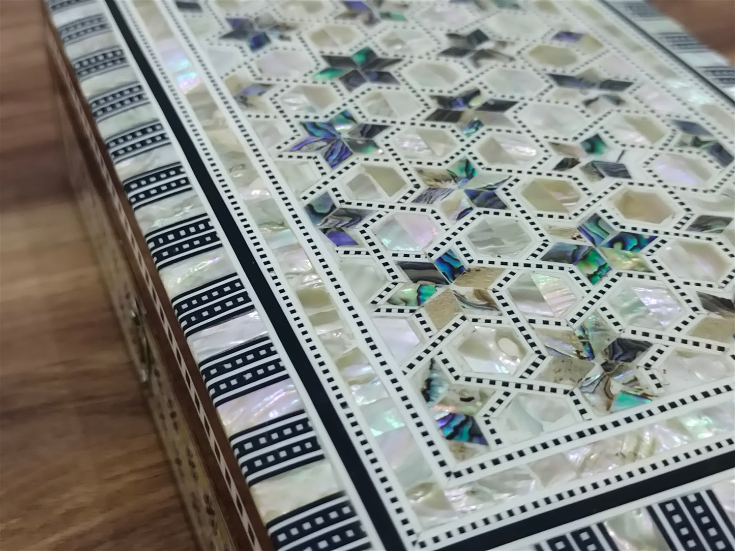 Wood Jewelry Box Inlaid mother of Pearl Egyptian Handmade (8" X 5.2" x 2.4" inch)