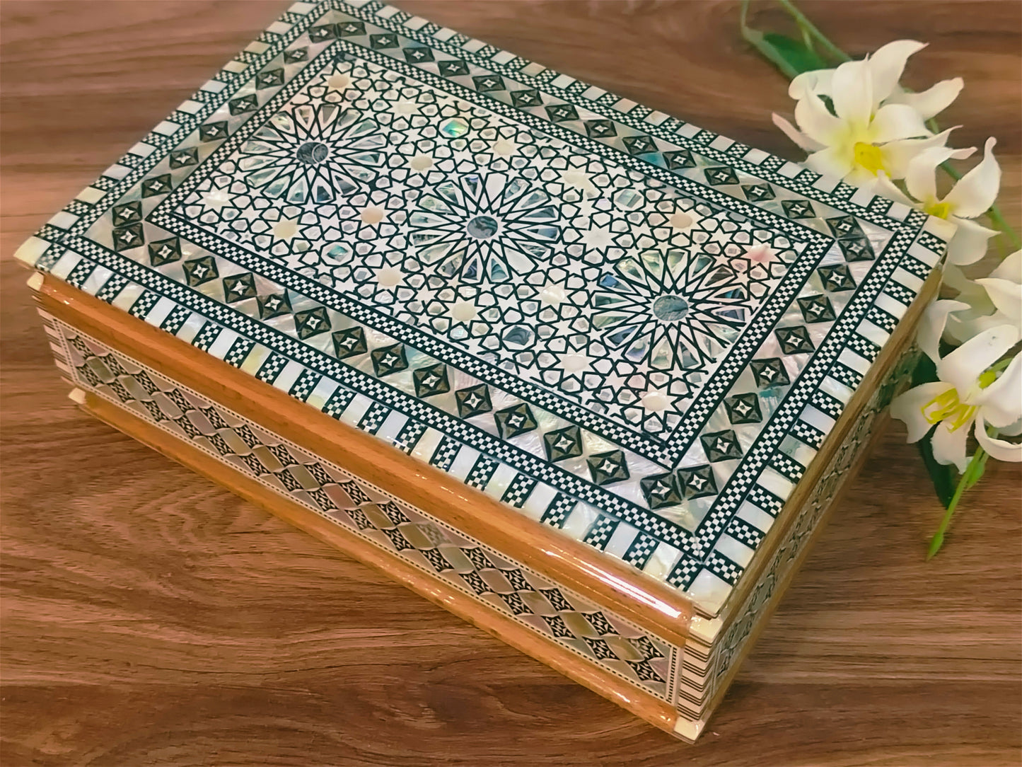 Wood Jewelry Box Inlaid mother of Pearl Egyptian Handmade (8.8"X 5.8" x 2.8" inch)