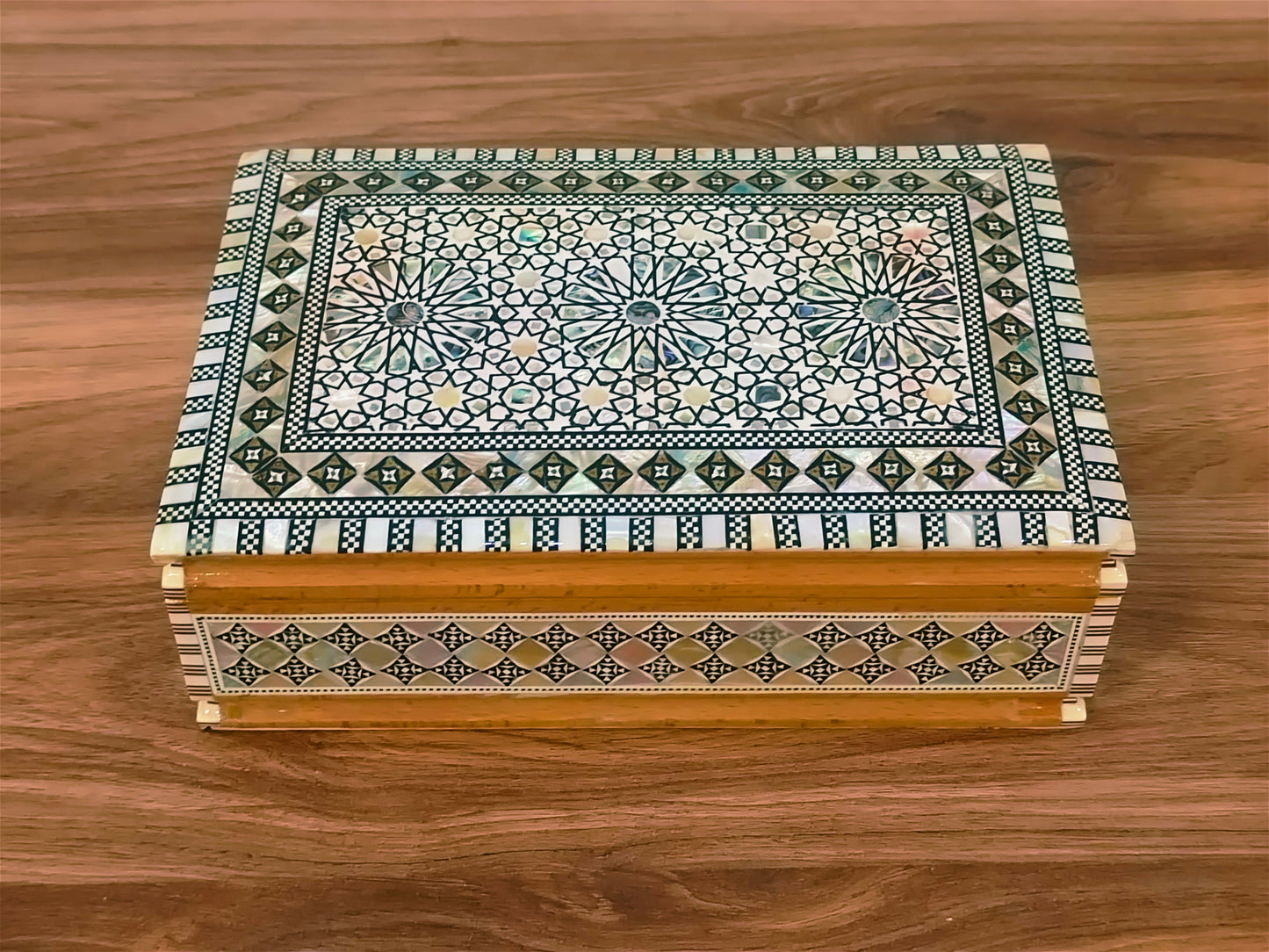 Wood Jewelry Box Inlaid mother of Pearl Egyptian Handmade (8.8"X 5.8" x 2.8" inch)