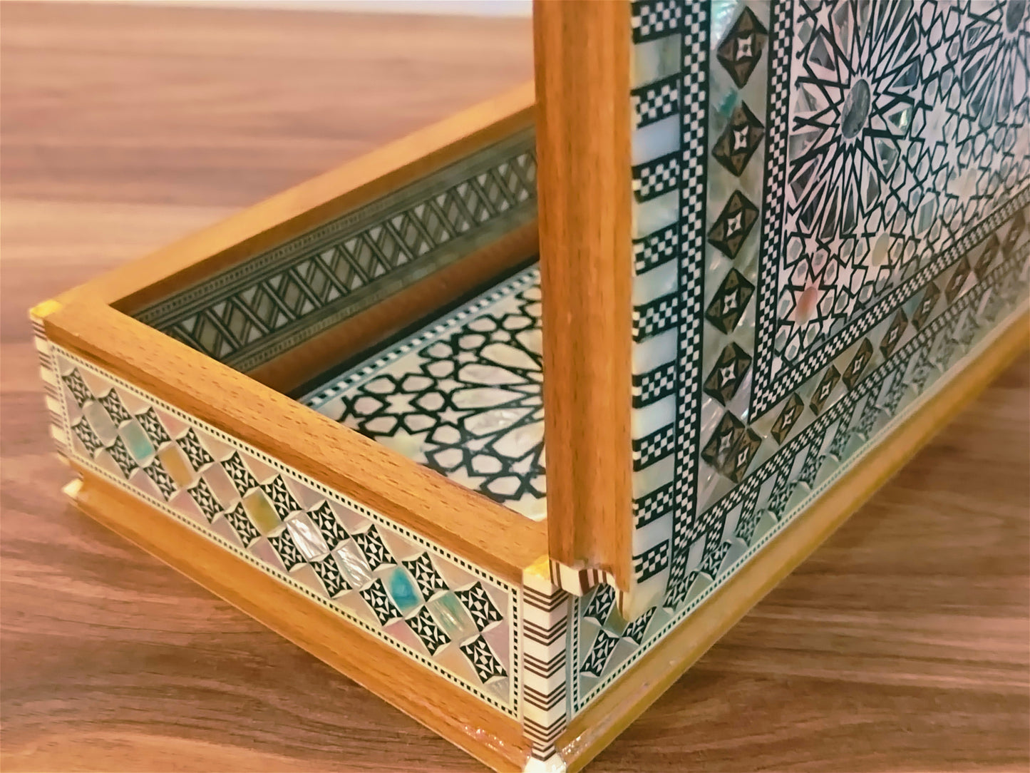 Wood Jewelry Box Inlaid mother of Pearl Egyptian Handmade (8.8"X 5.8" x 2.8" inch)