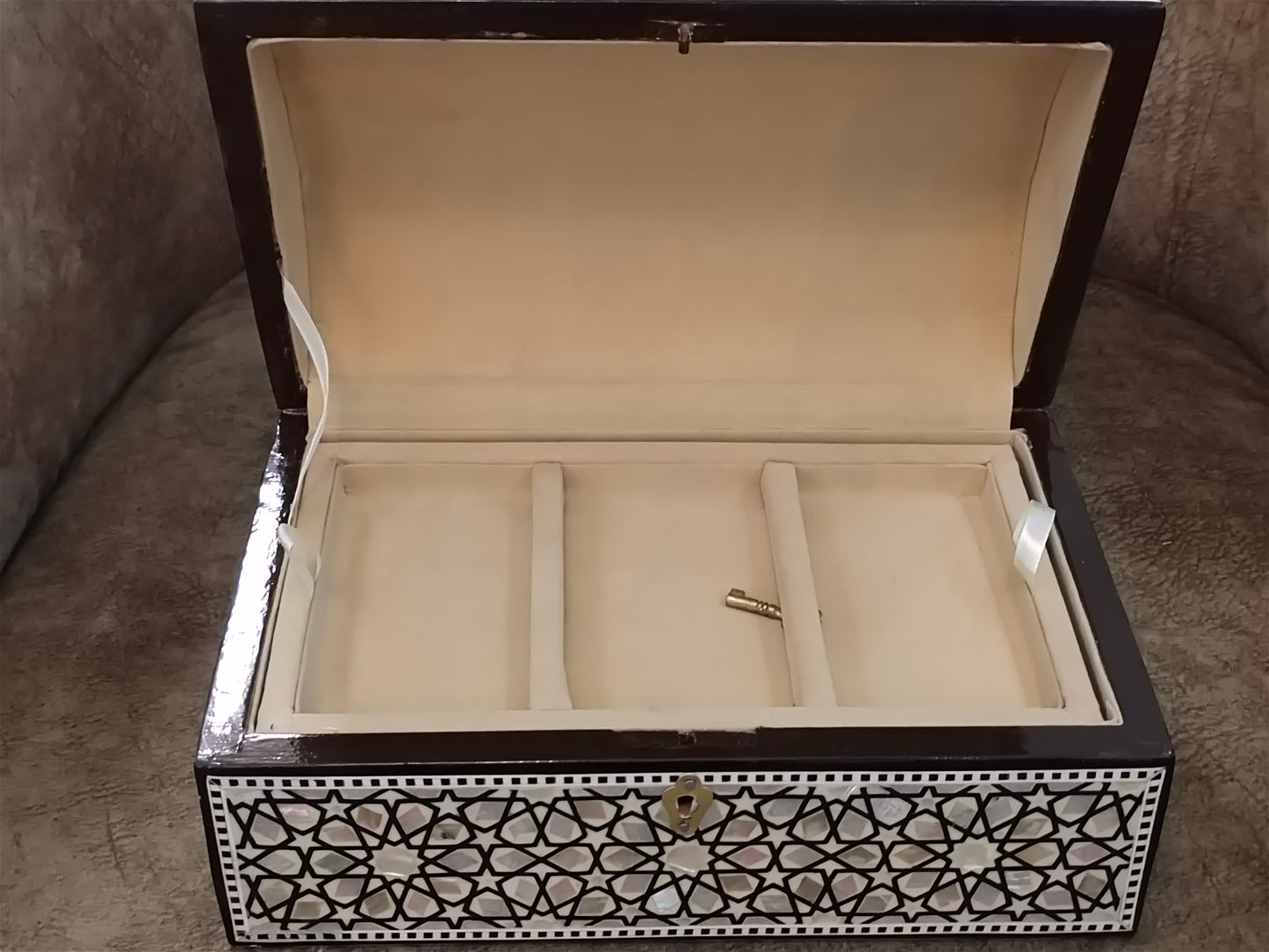 Wood Jewelry Box Inlaid mother of Pearl Egyptian Handmade (11" x 7.2" x 5.2" inch)