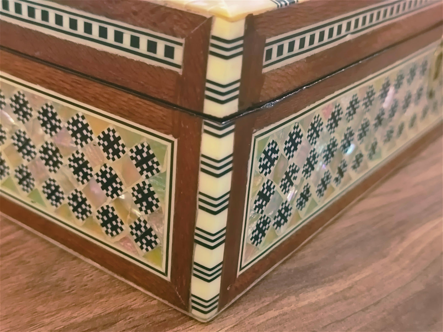 Wood Jewelry Box Inlaid mother of Pearl Egyptian Handmade (10.6 x 6.6 x 3 inch)