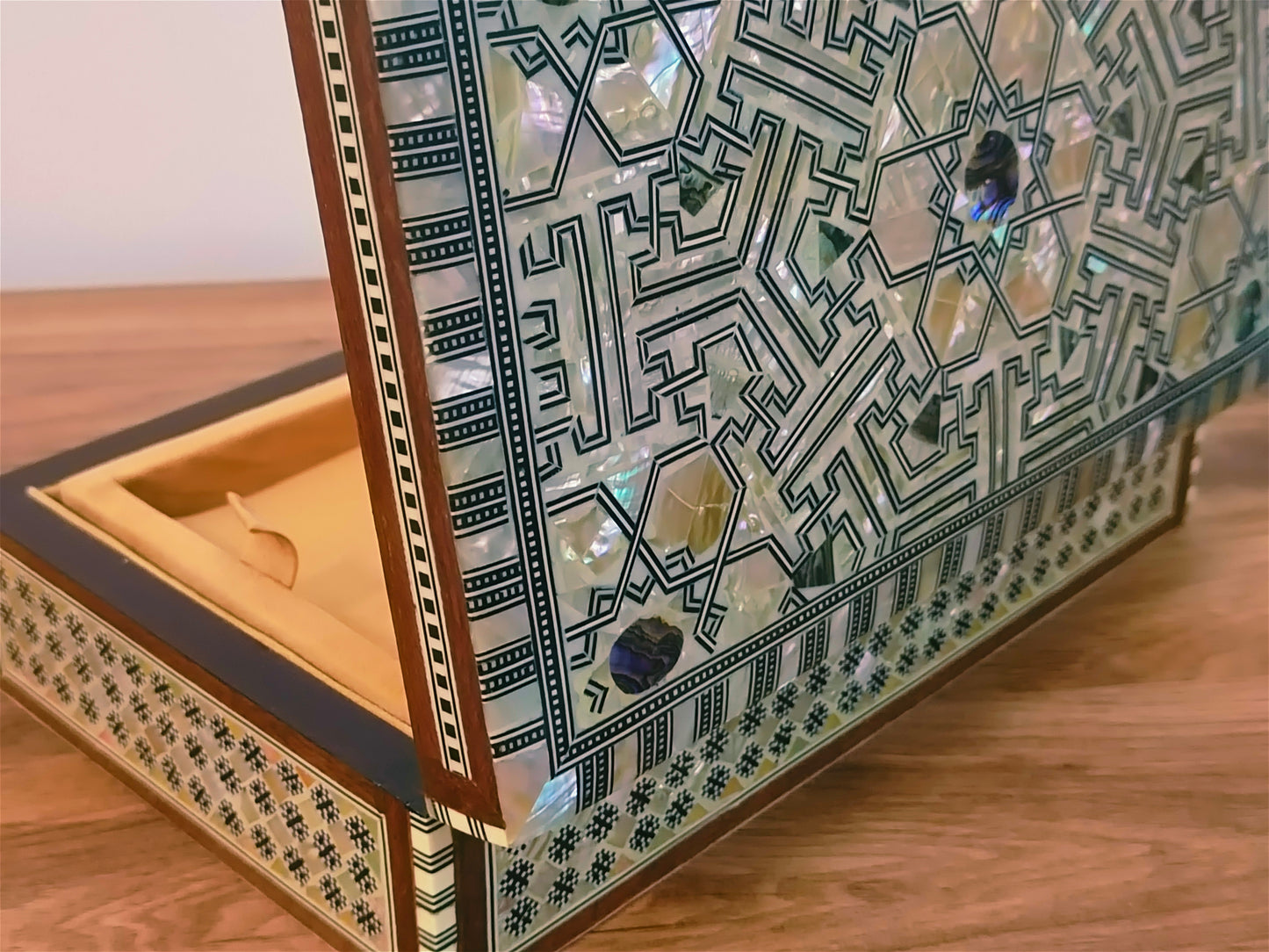 Wood Jewelry Box Inlaid mother of Pearl Egyptian Handmade (10.6 x 6.6 x 3 inch)